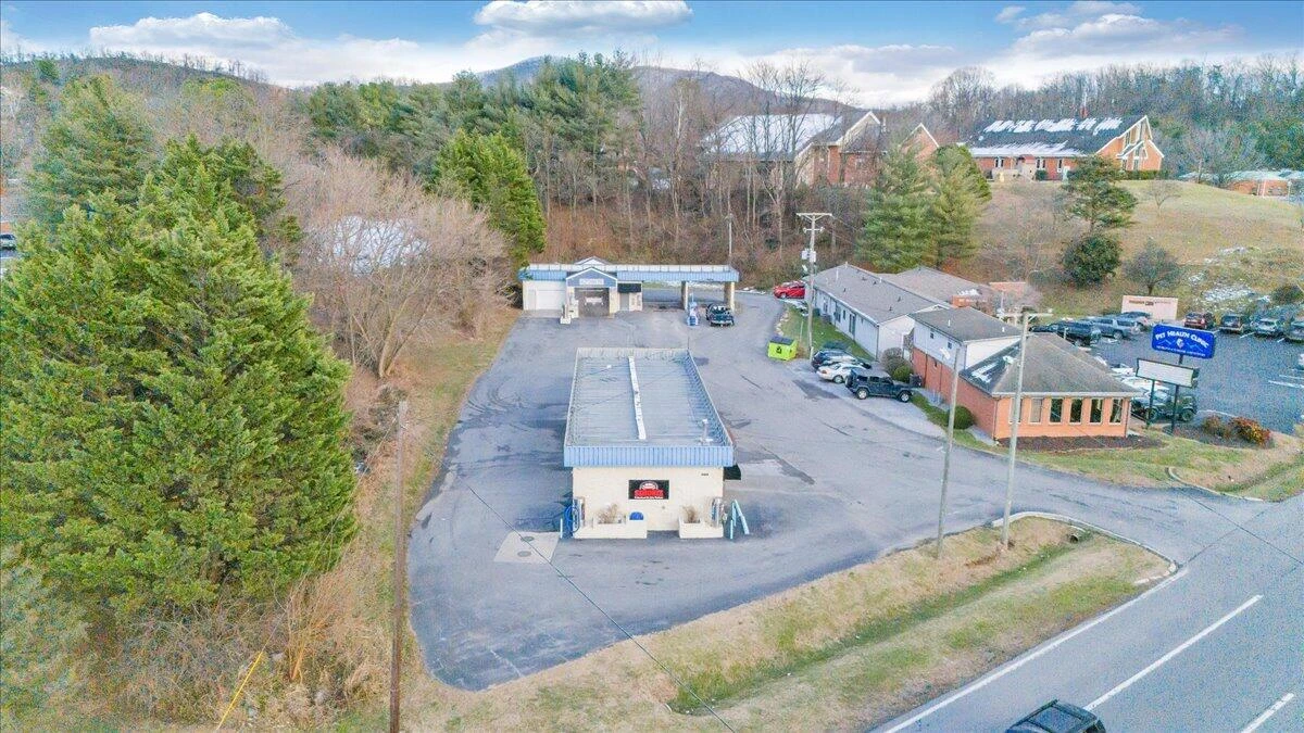 870 Roanoke RD - Photo 17