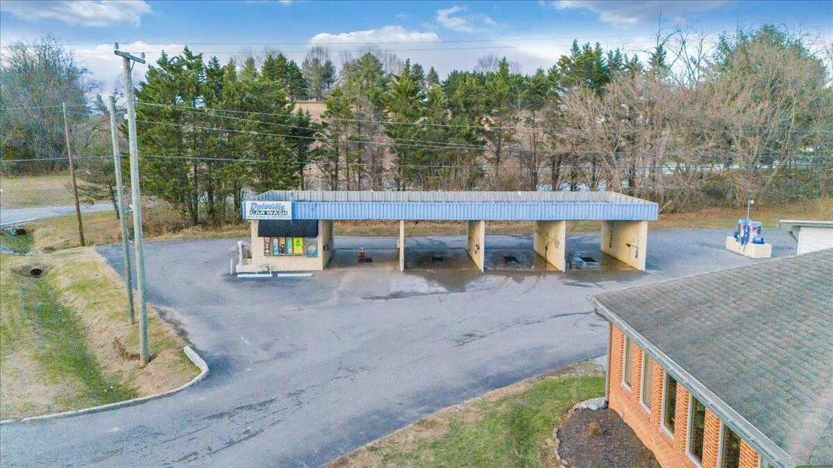 870 Roanoke RD - Photo 18