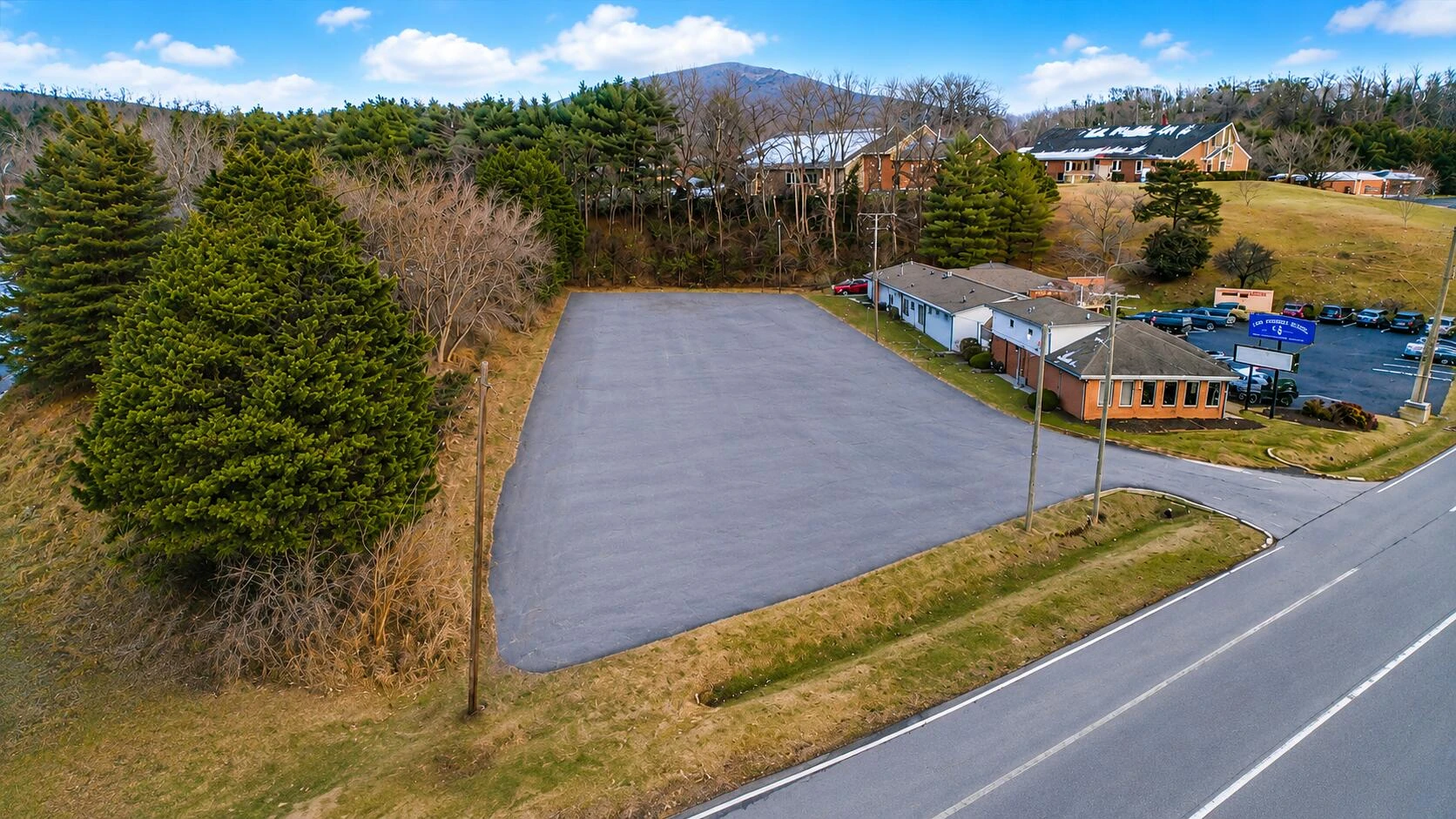 870 Roanoke RD - Photo 2