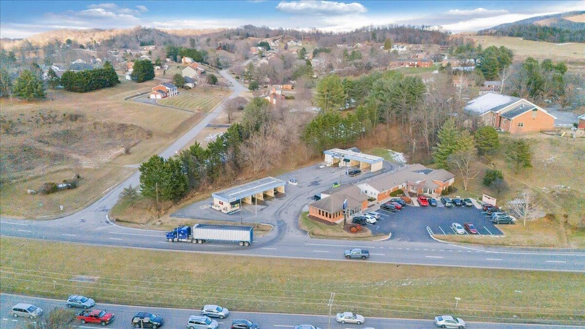 870 Roanoke RD - Photo 29