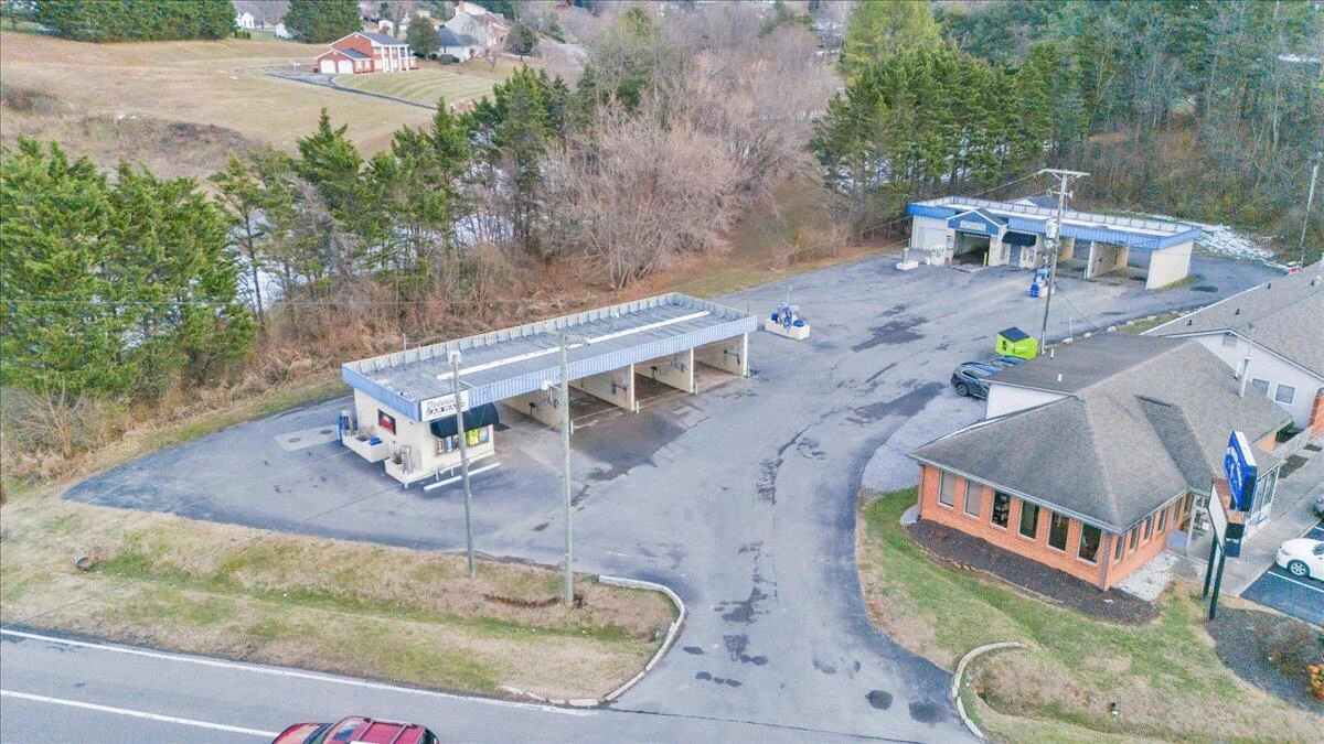 870 Roanoke RD - Photo 6