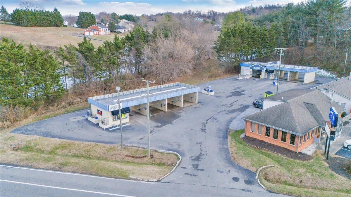 870 Roanoke RD - Photo 7