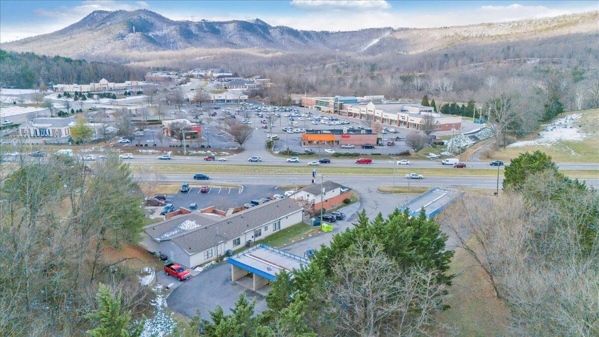 870 Roanoke RD - Photo 9