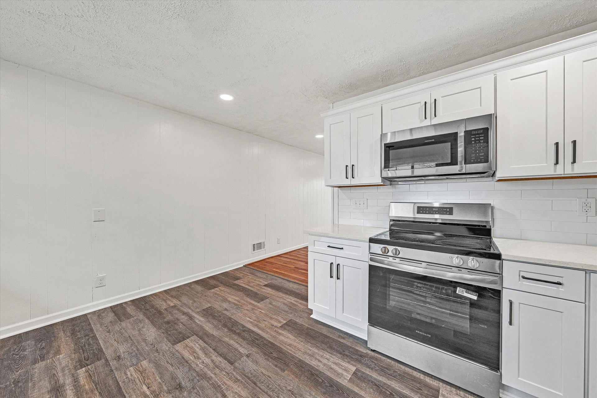 2233 Byrd AVE NE - Photo 11
