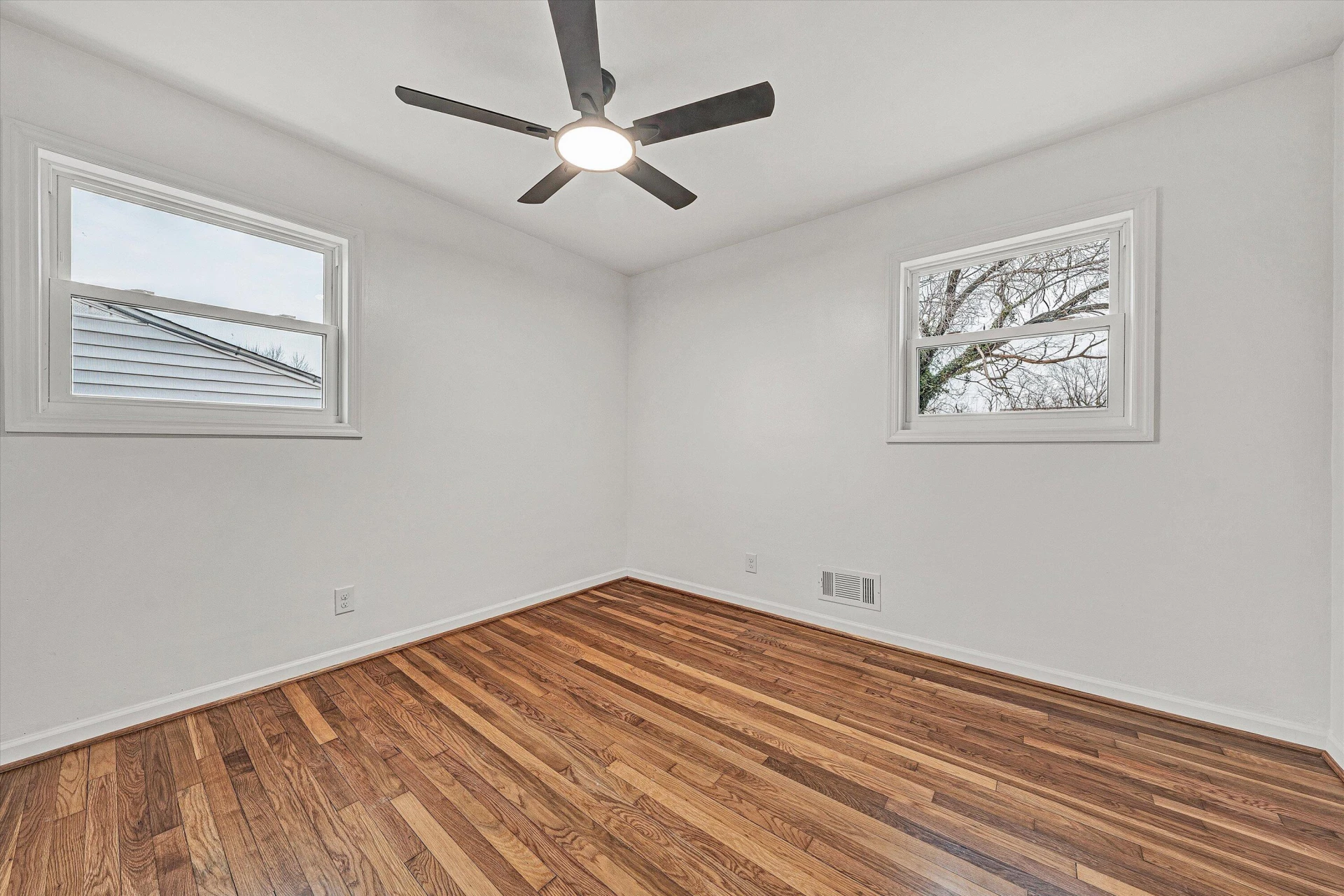 2233 Byrd AVE NE - Photo 16