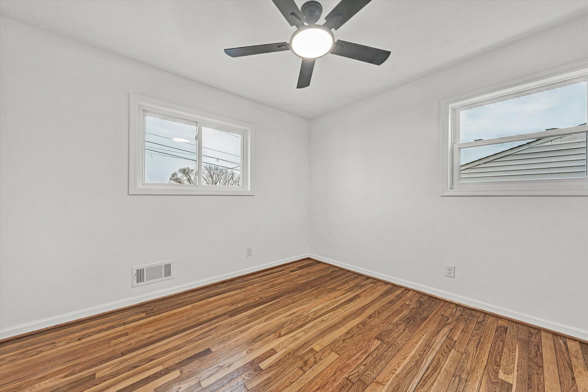2233 Byrd AVE NE - Photo 19