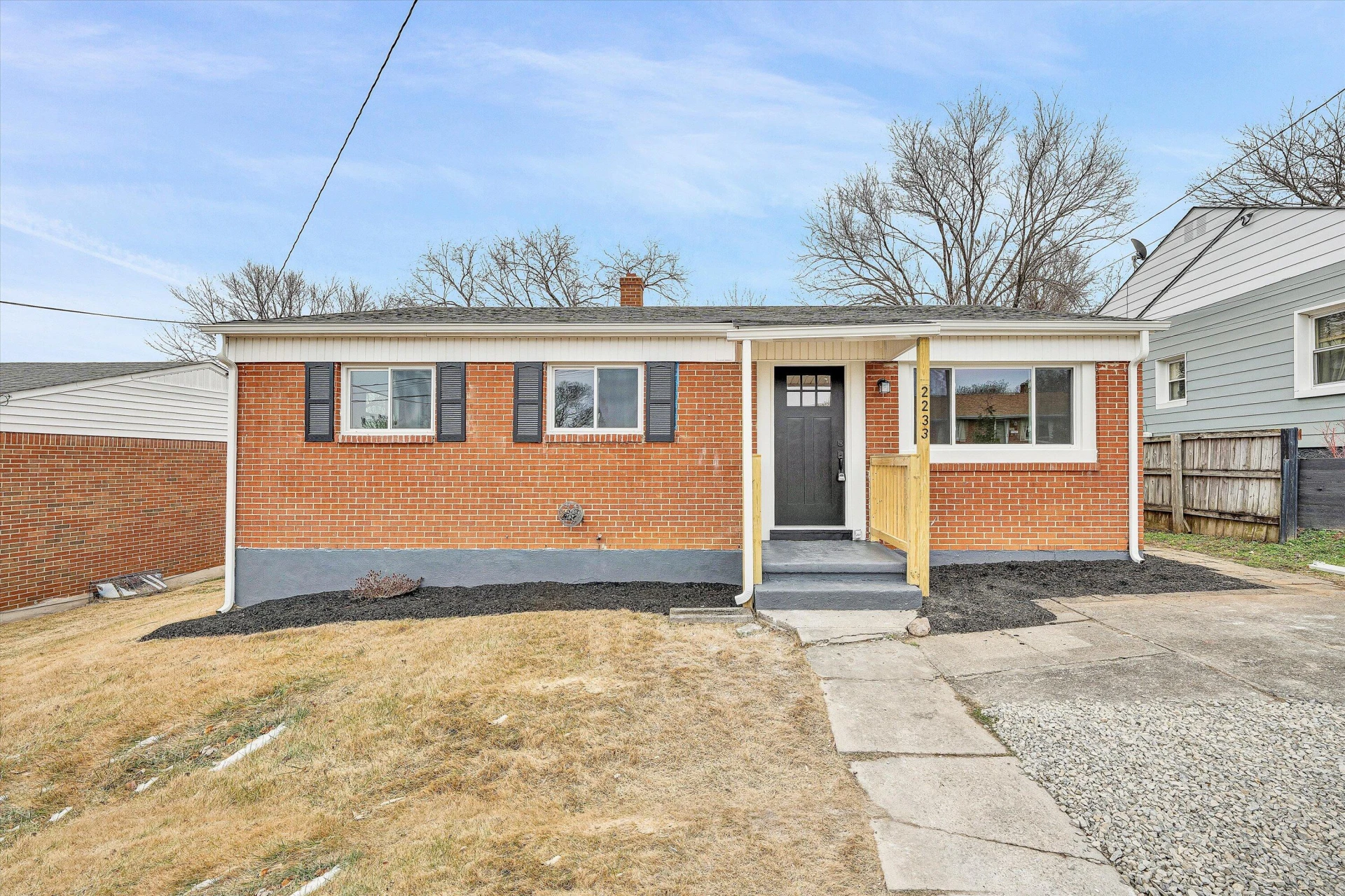 2233 Byrd AVE NE - Photo 2