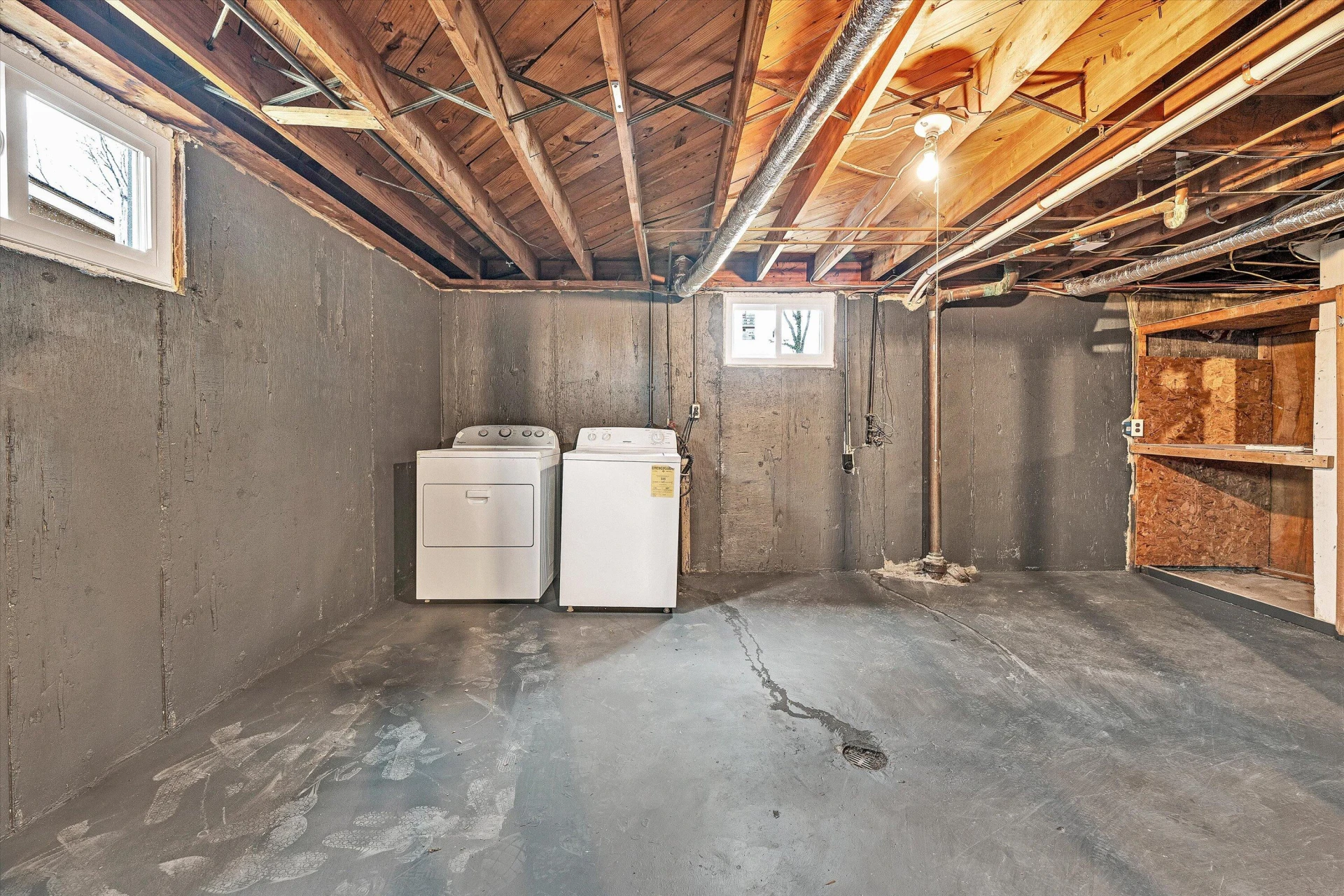 2233 Byrd AVE NE - Photo 27