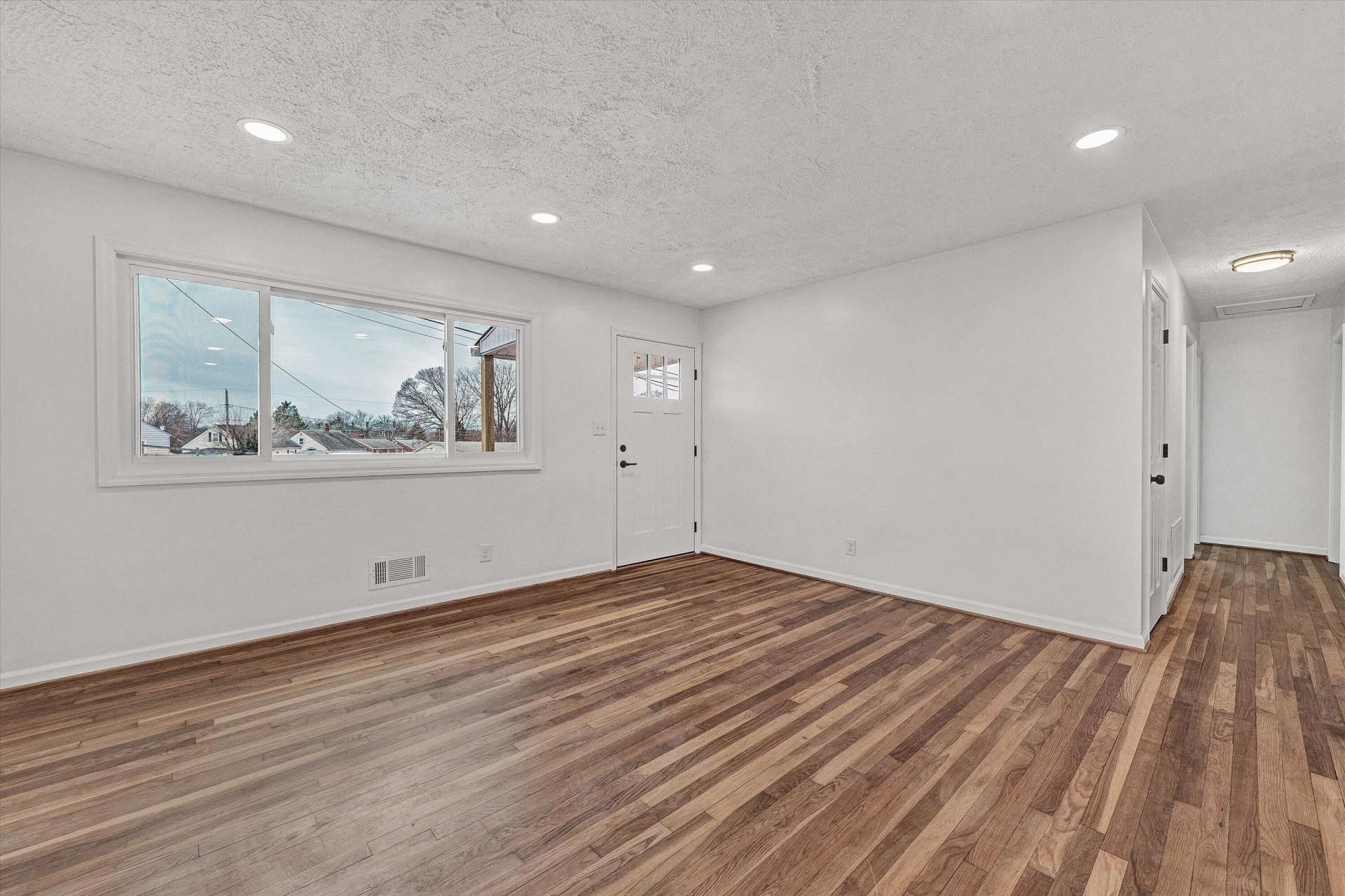 2233 Byrd AVE NE - Photo 4
