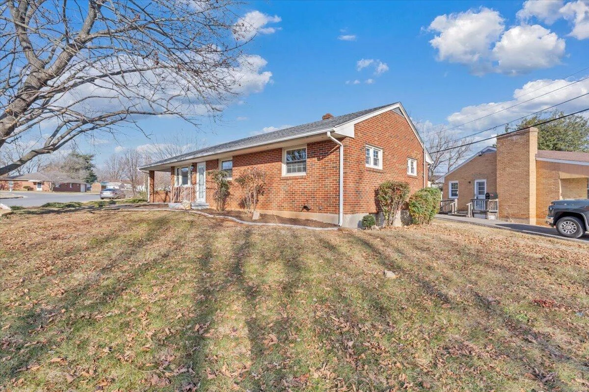 3302 Frontier RD NW - Photo 2
