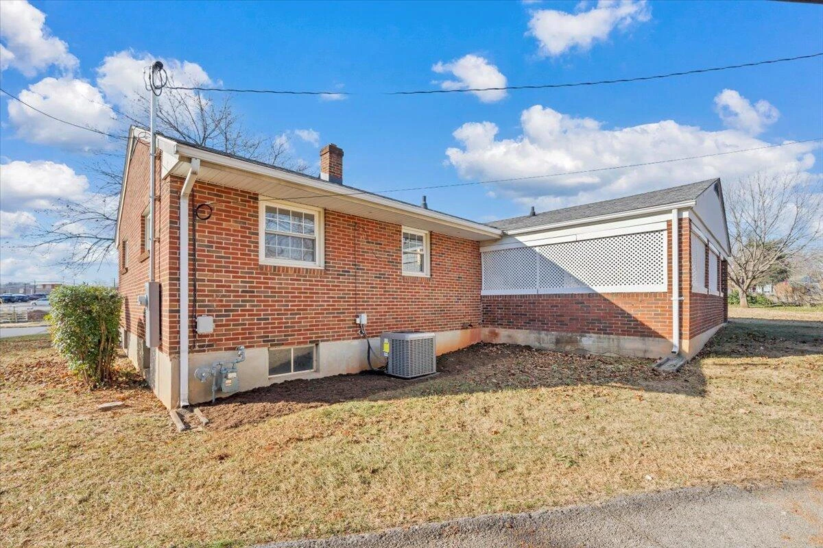 3302 Frontier RD NW - Photo 4