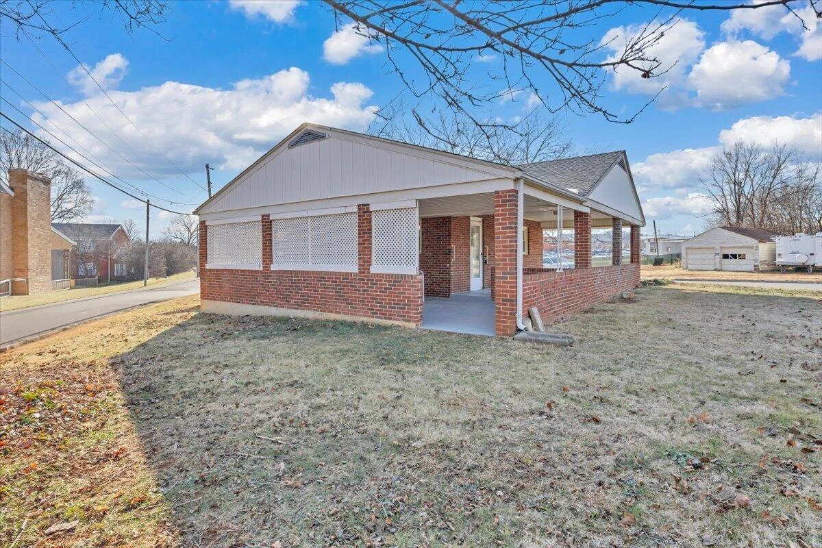 3302 Frontier RD NW - Photo 5