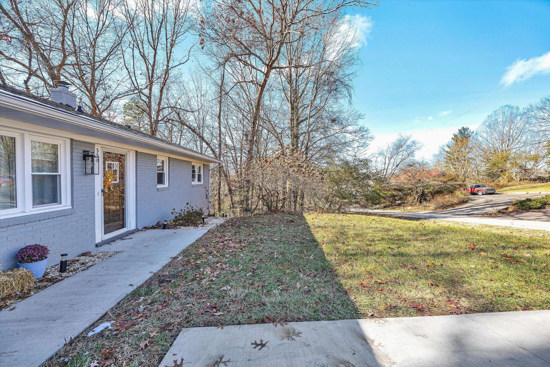 330 OAKLAND DR - Photo 2