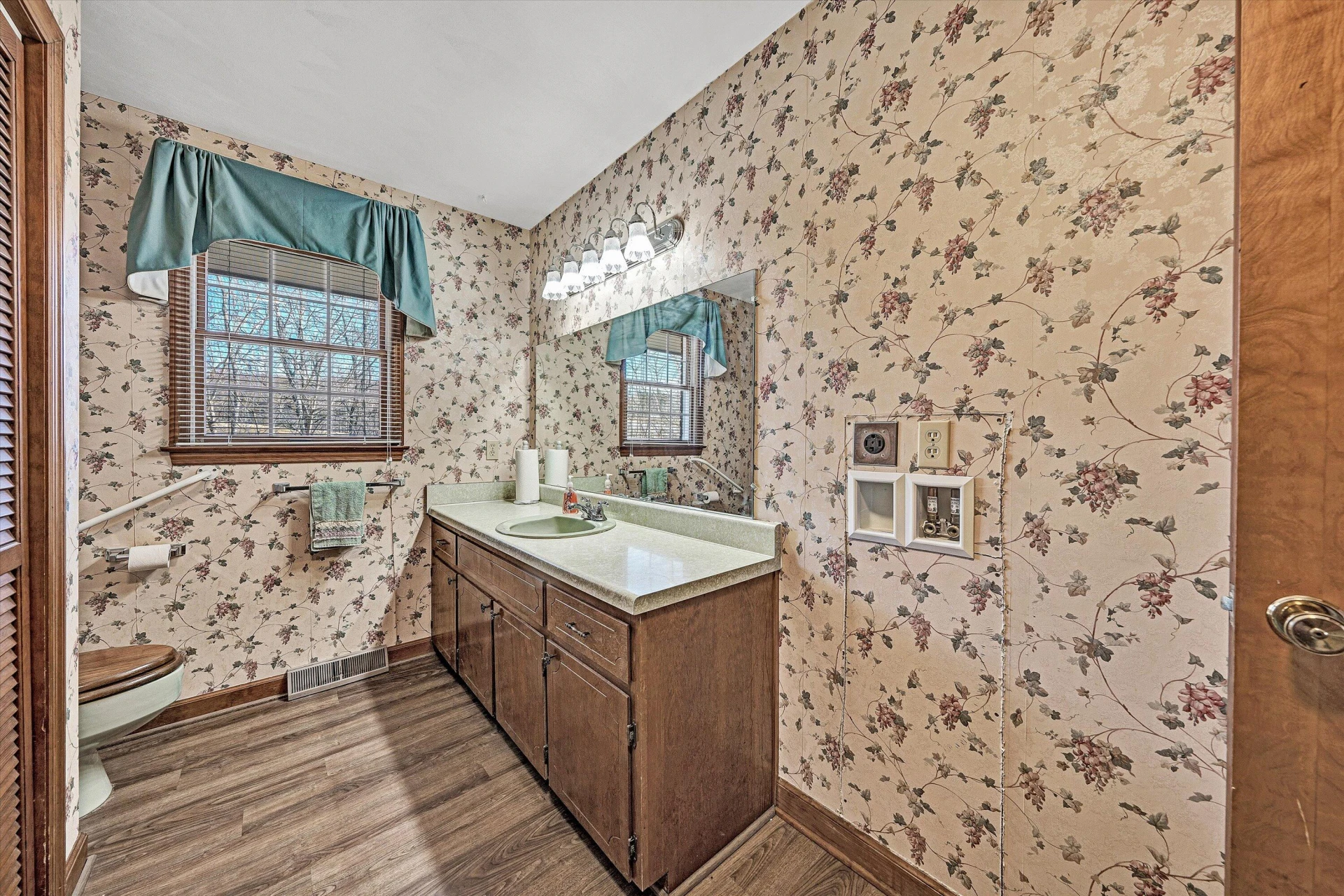 2346 Rockland RD - Photo 14