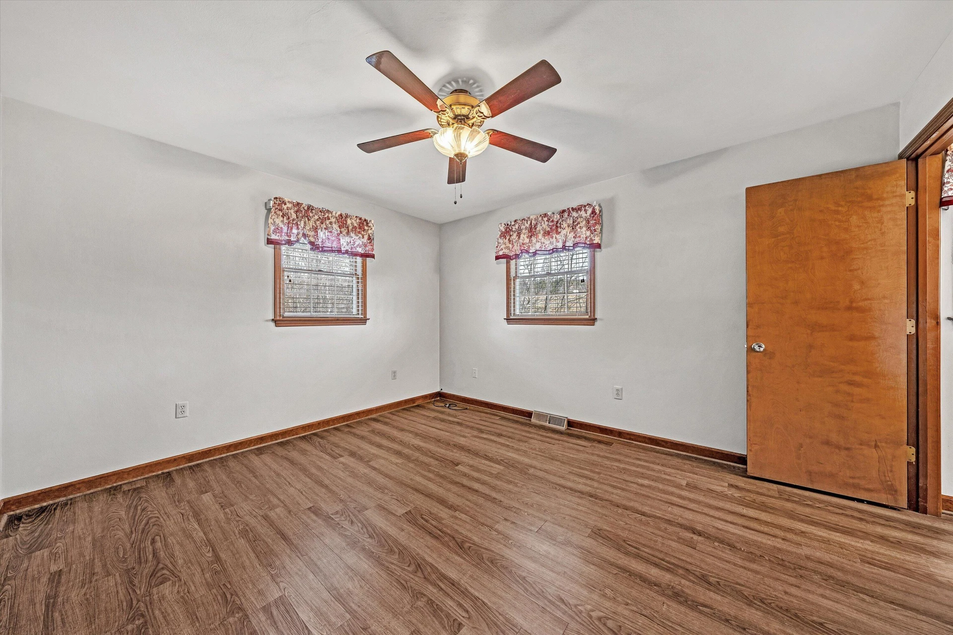 2346 Rockland RD - Photo 16