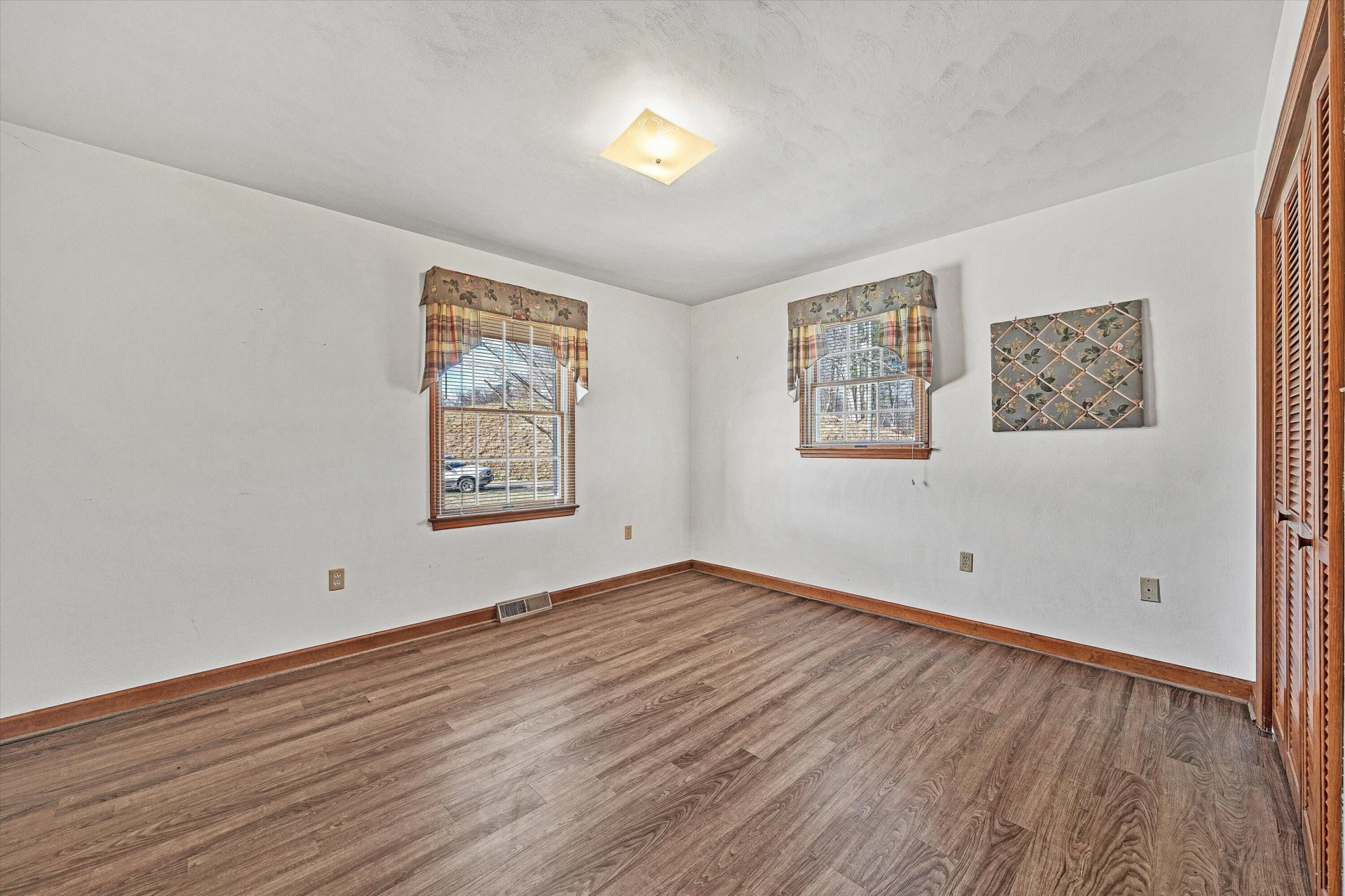 2346 Rockland RD - Photo 19