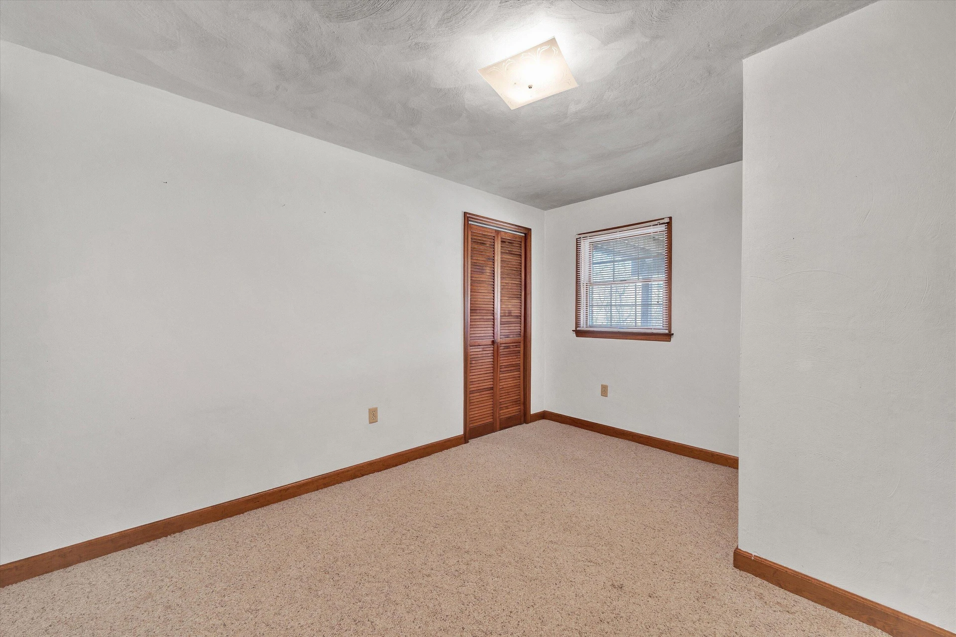 2346 Rockland RD - Photo 27