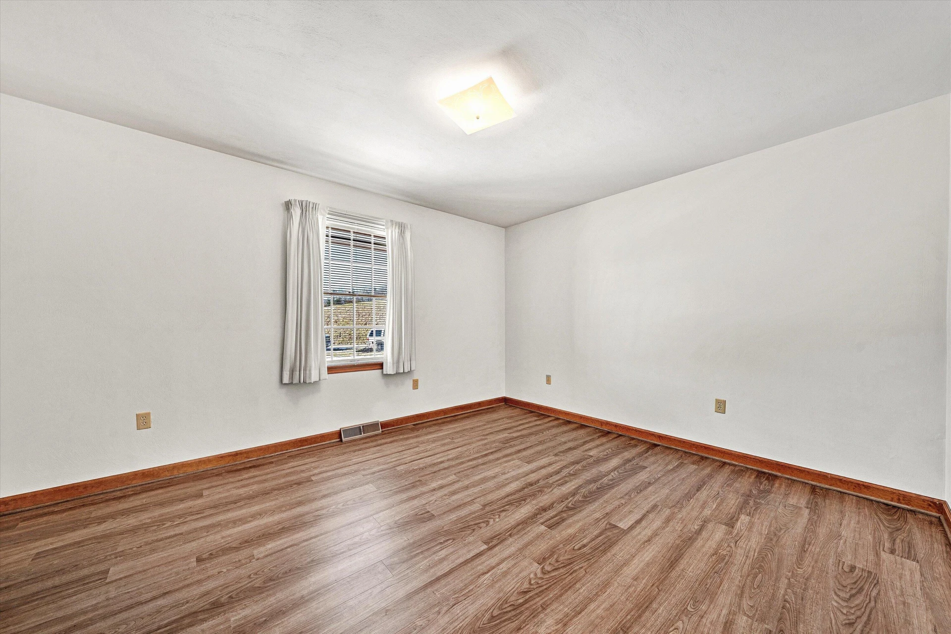 2346 Rockland RD - Photo 6