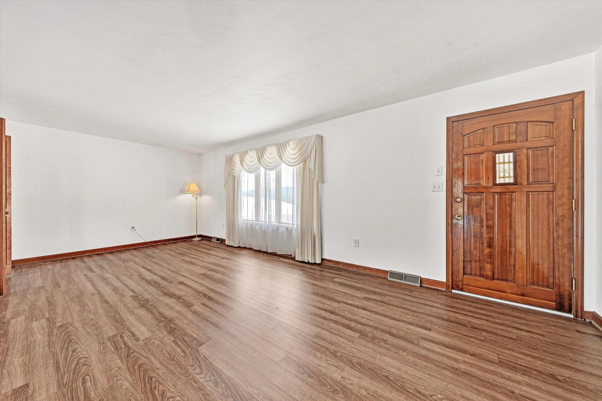2346 Rockland RD - Photo 7
