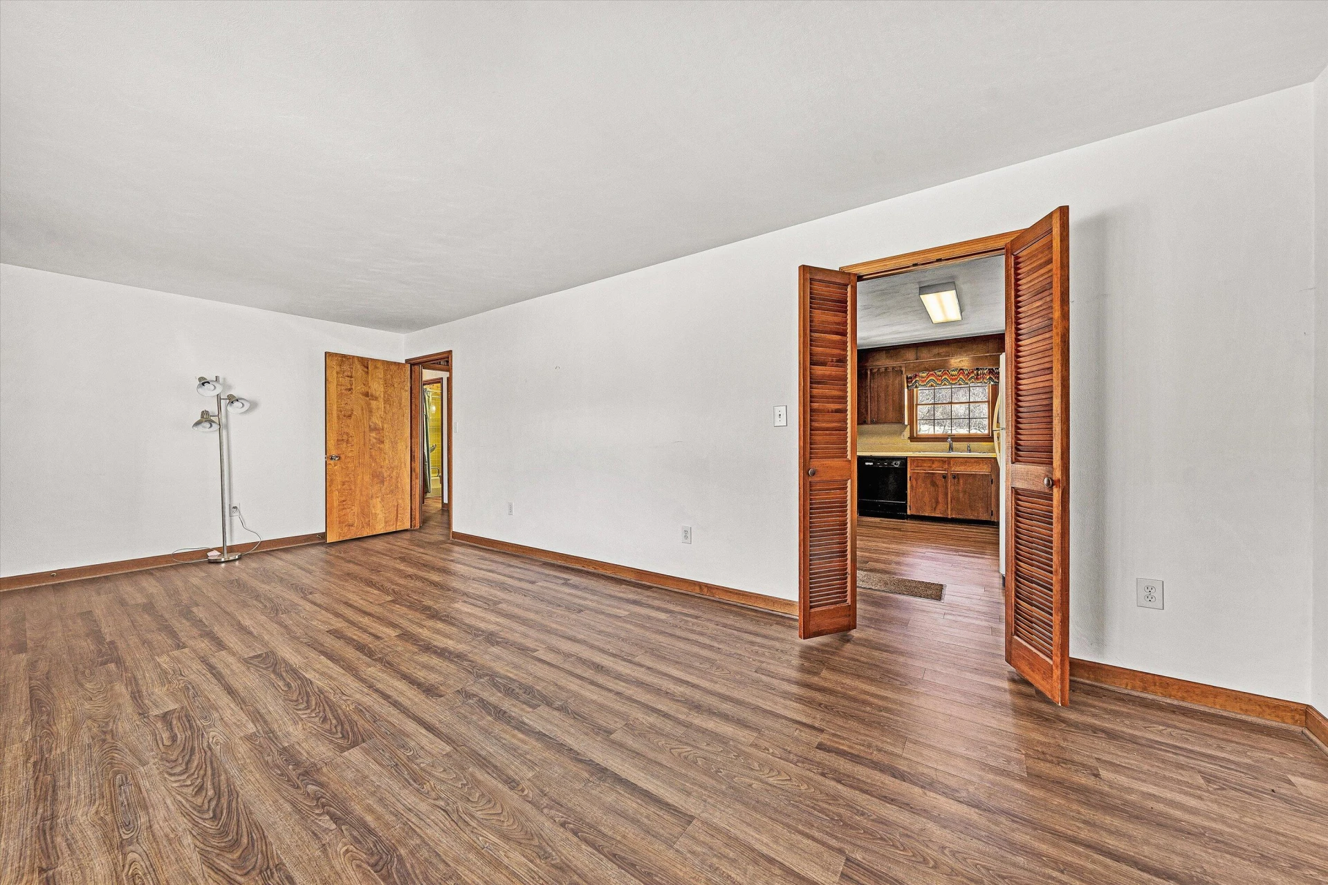 2346 Rockland RD - Photo 8