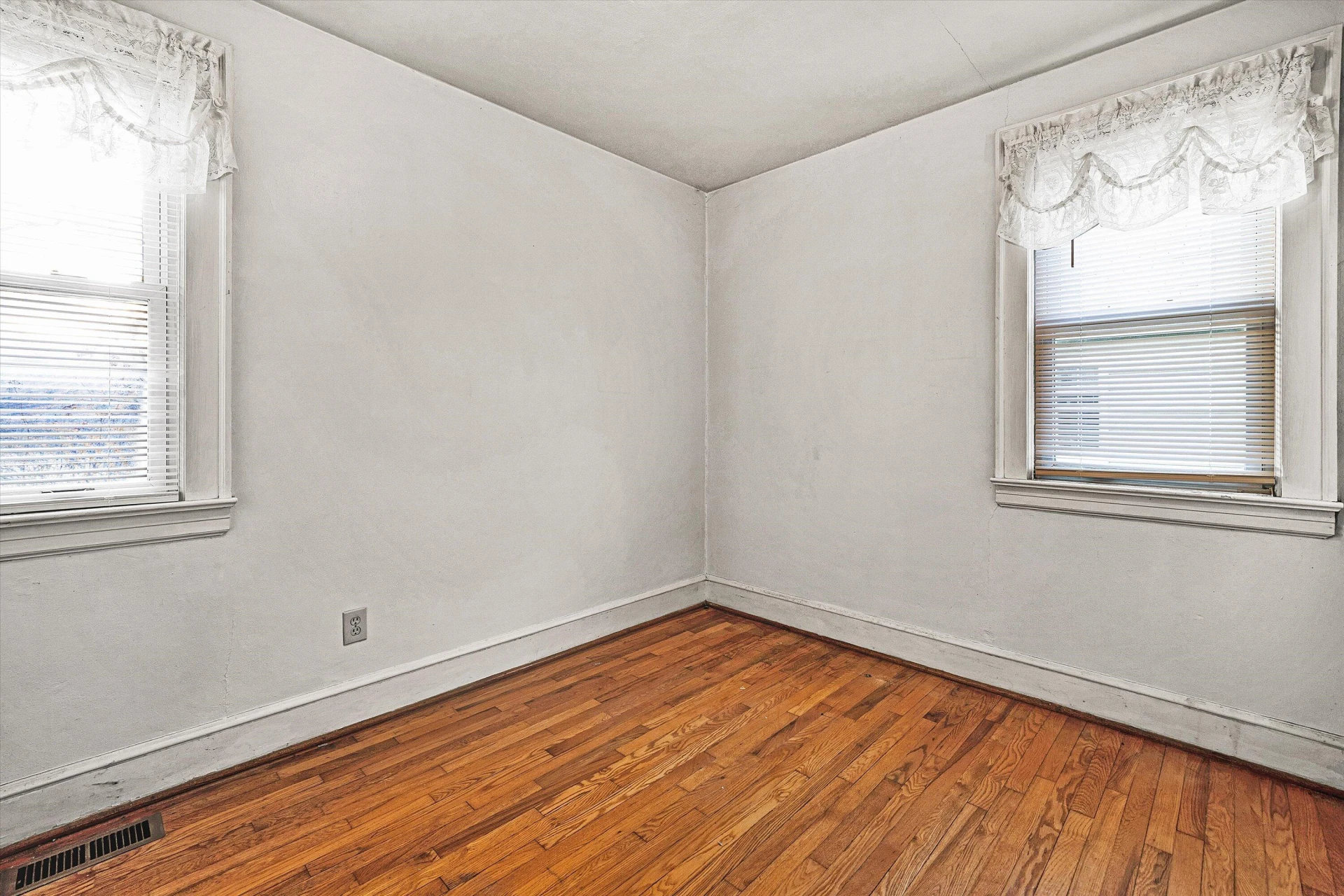 1204 Carolina AVE - Photo 22