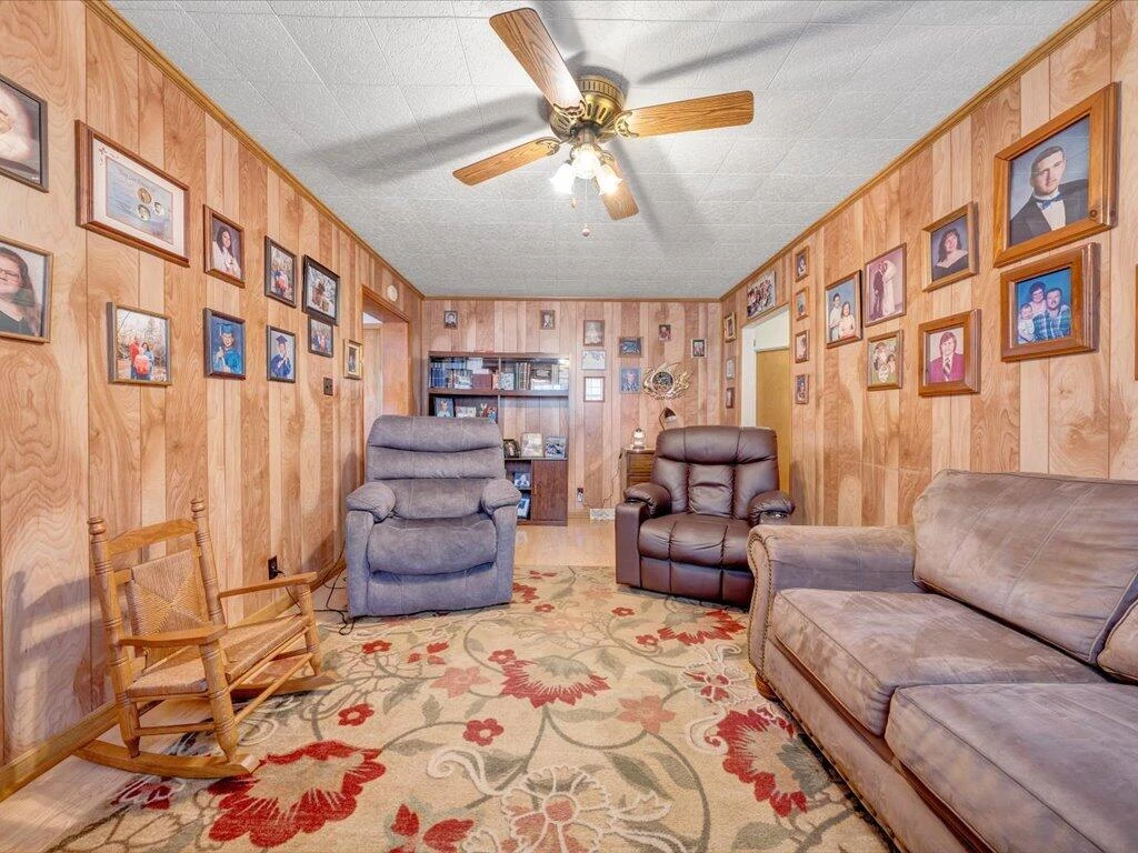 1043 Liberty ST - Photo 10