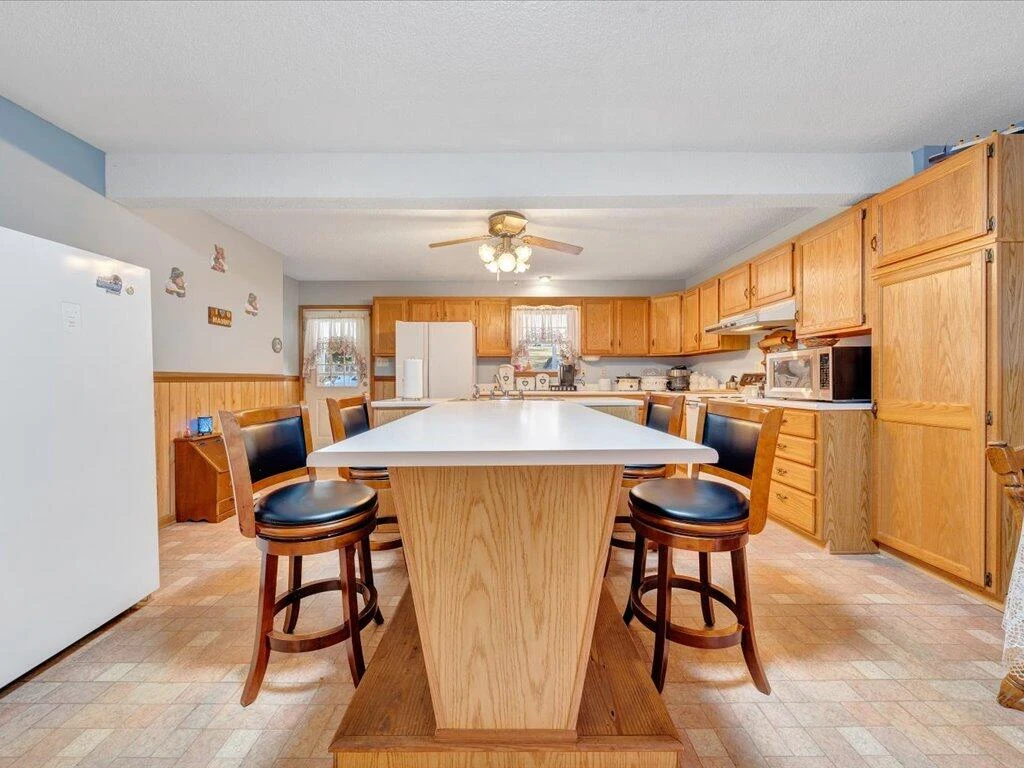 1043 Liberty ST - Photo 13