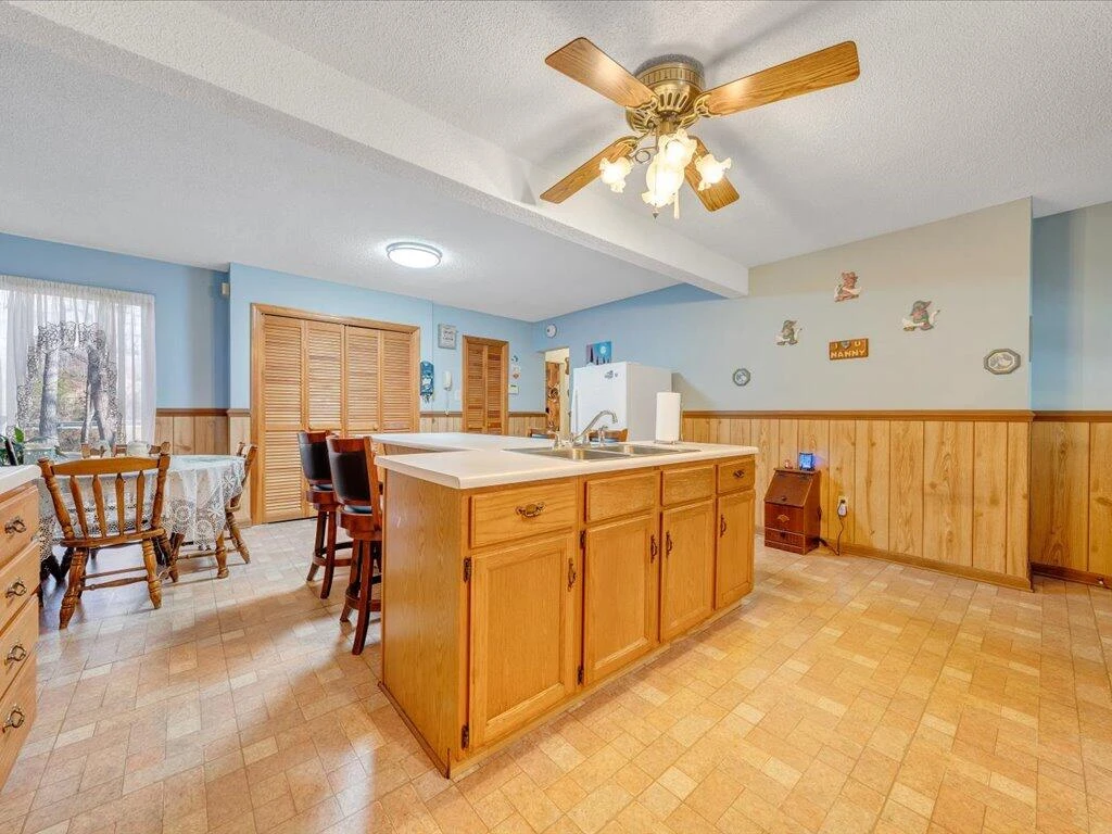 1043 Liberty ST - Photo 17
