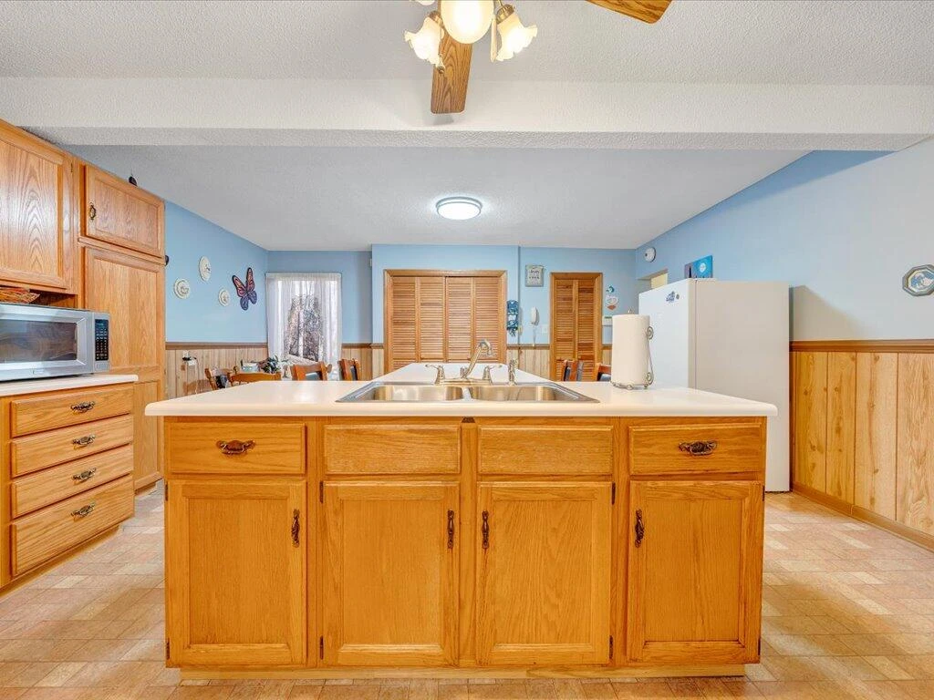 1043 Liberty ST - Photo 18