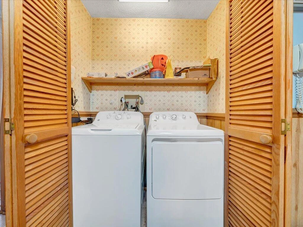 1043 Liberty ST - Photo 19