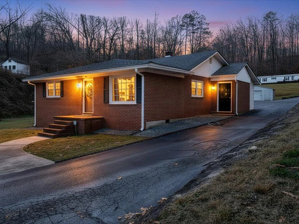 1043 Liberty ST - Photo 2