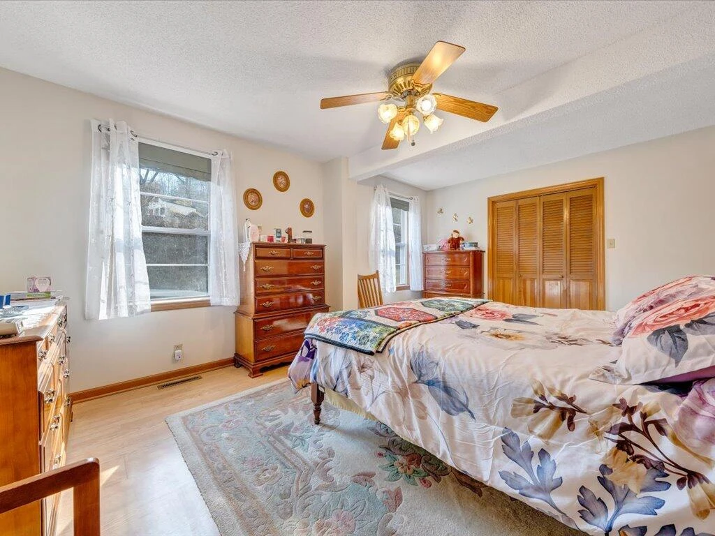 1043 Liberty ST - Photo 24