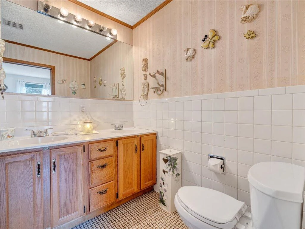 1043 Liberty ST - Photo 27