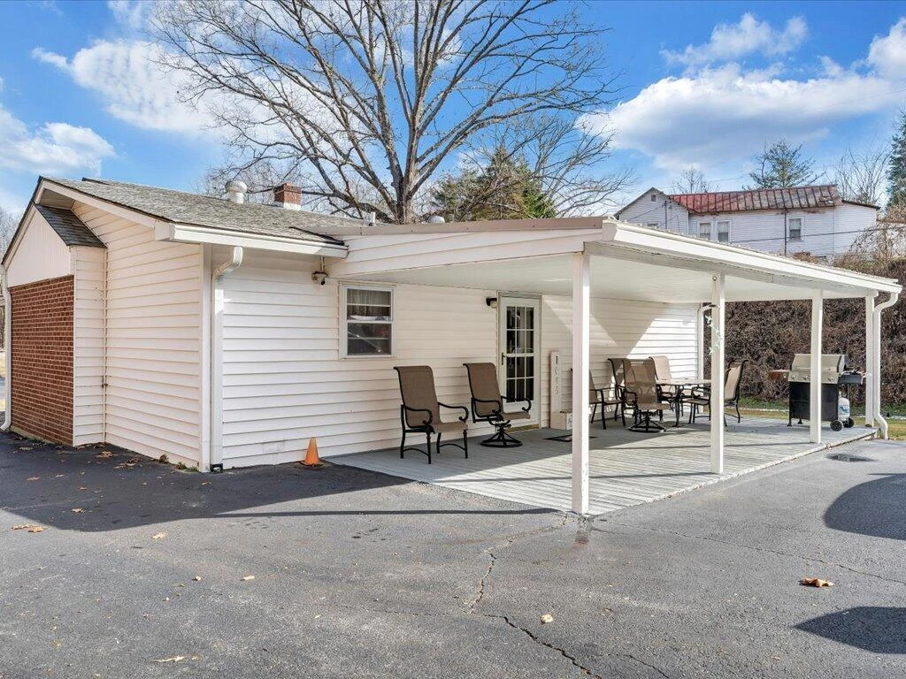 1043 Liberty ST - Photo 29