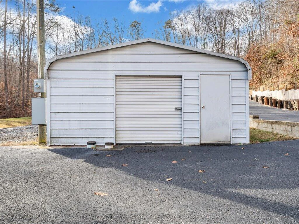 1043 Liberty ST - Photo 31