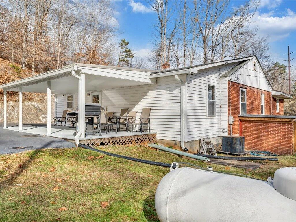 1043 Liberty ST - Photo 32