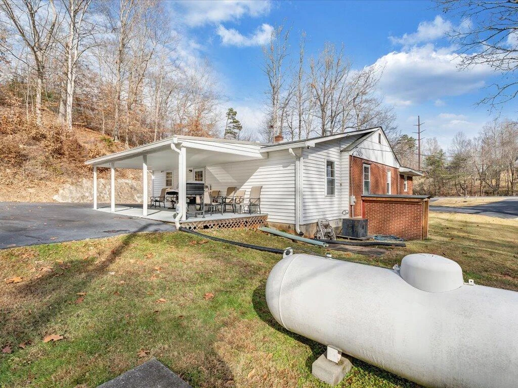 1043 Liberty ST - Photo 33