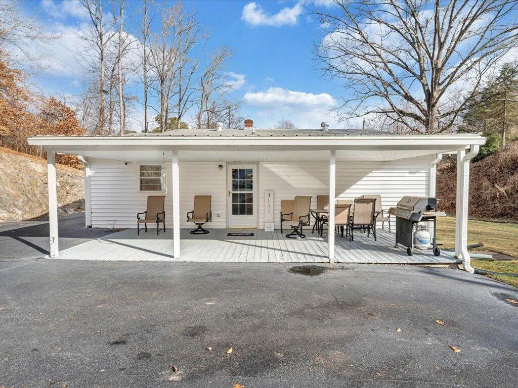 1043 Liberty ST - Photo 34