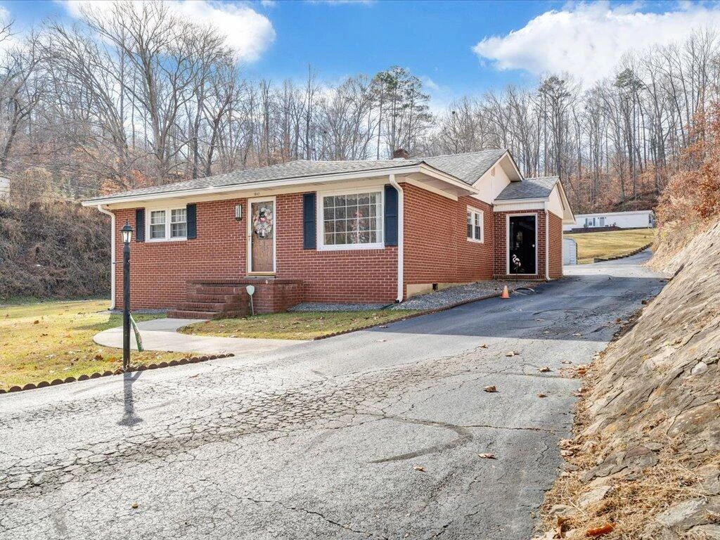 1043 Liberty ST - Photo 36