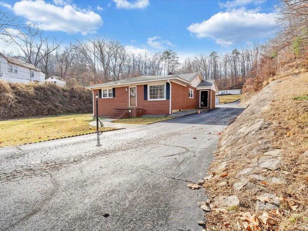 1043 Liberty ST - Photo 37