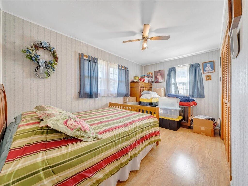 1043 Liberty ST - Photo 6