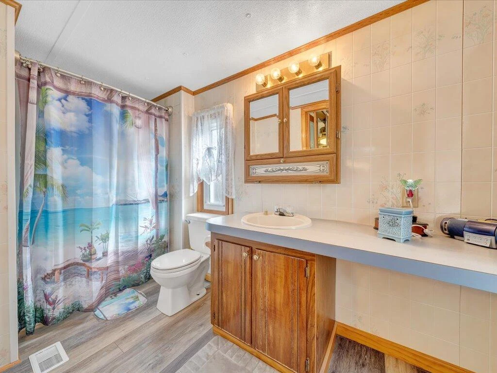1051 Liberty ST - Photo 16
