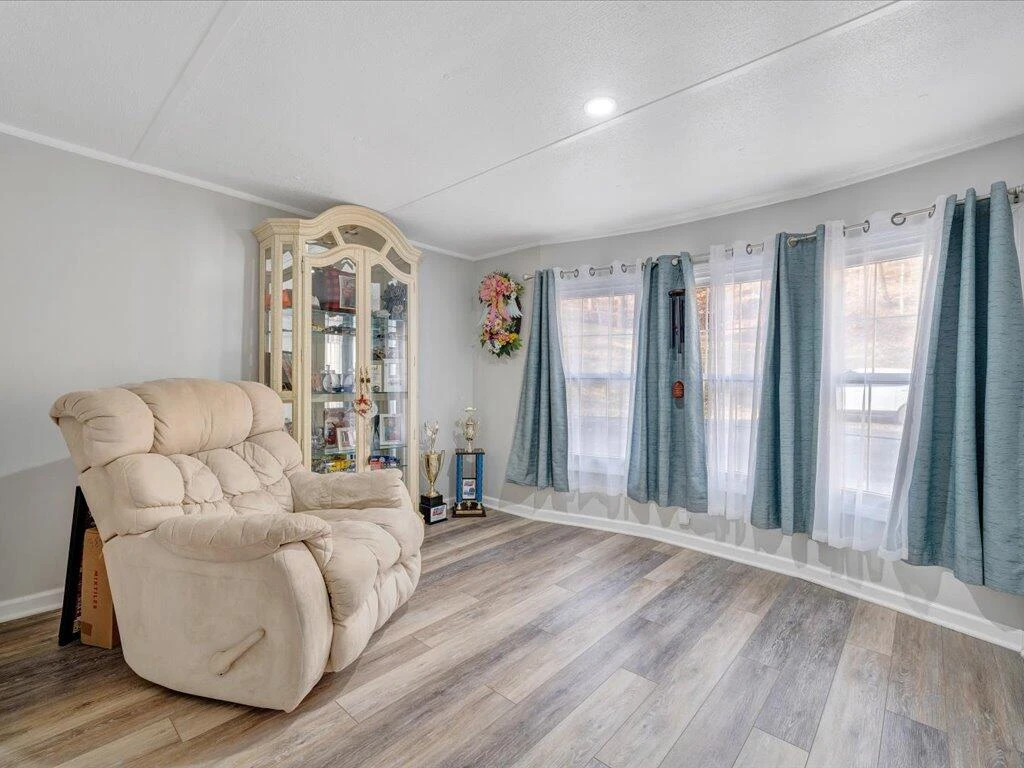1051 Liberty ST - Photo 2