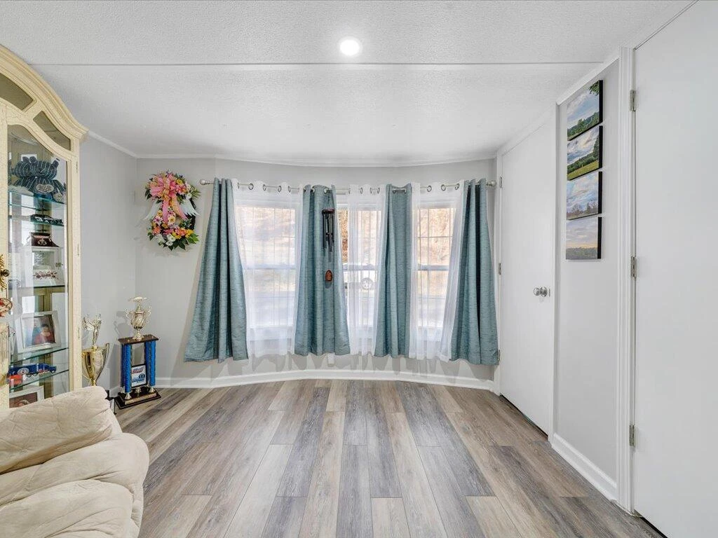 1051 Liberty ST - Photo 3
