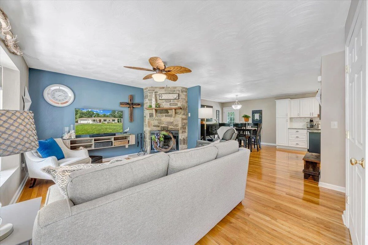 139 Lynville DR - Photo 4