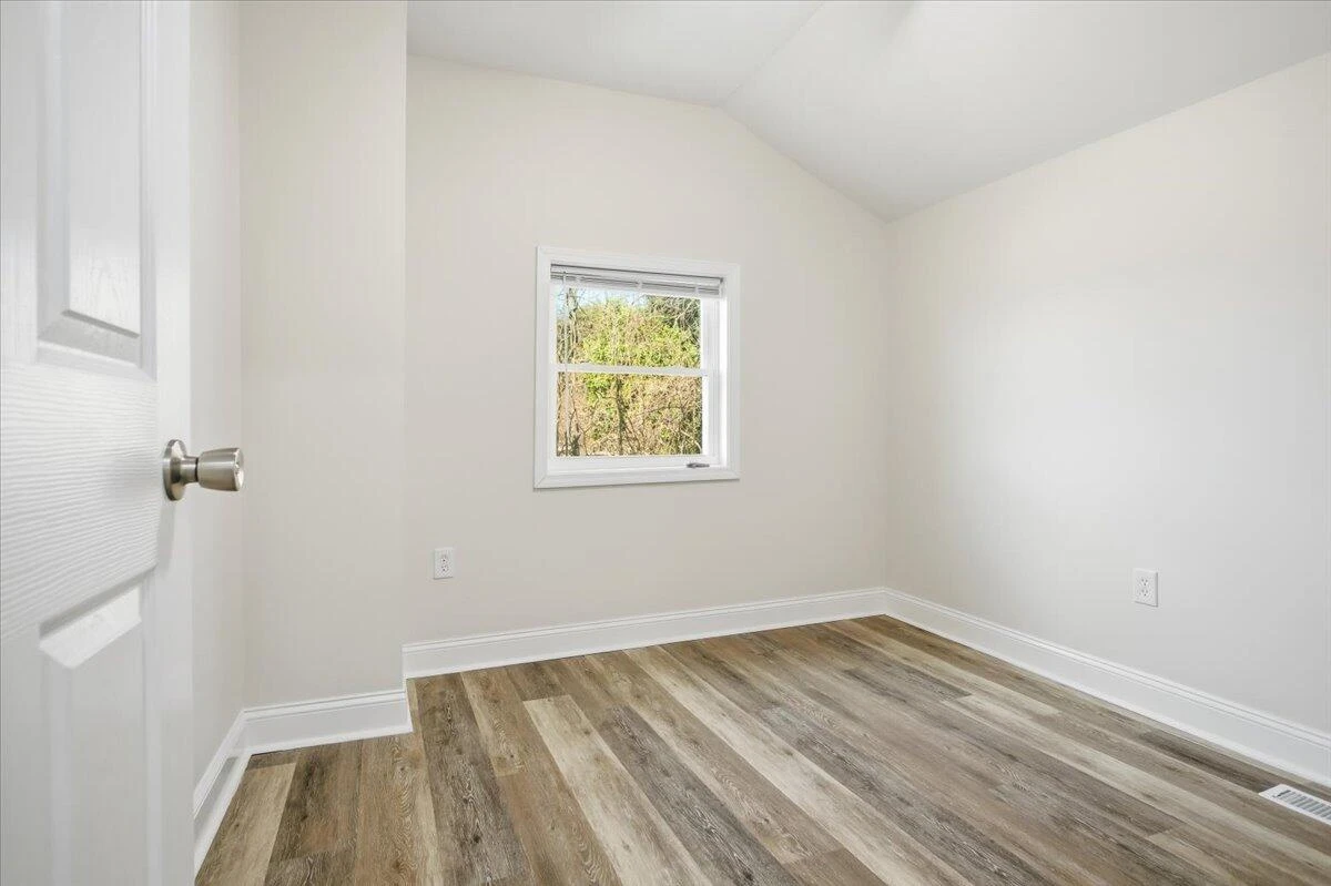 509 Patton AVE NW - Photo 22