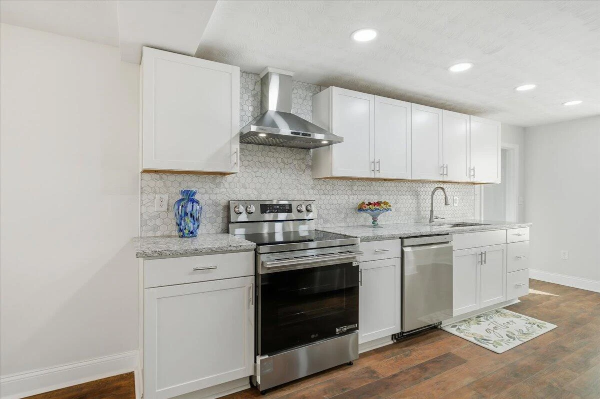 509 Patton AVE NW - Photo 5