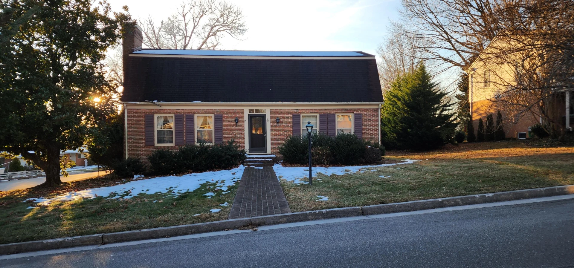 801 Dickerson LN