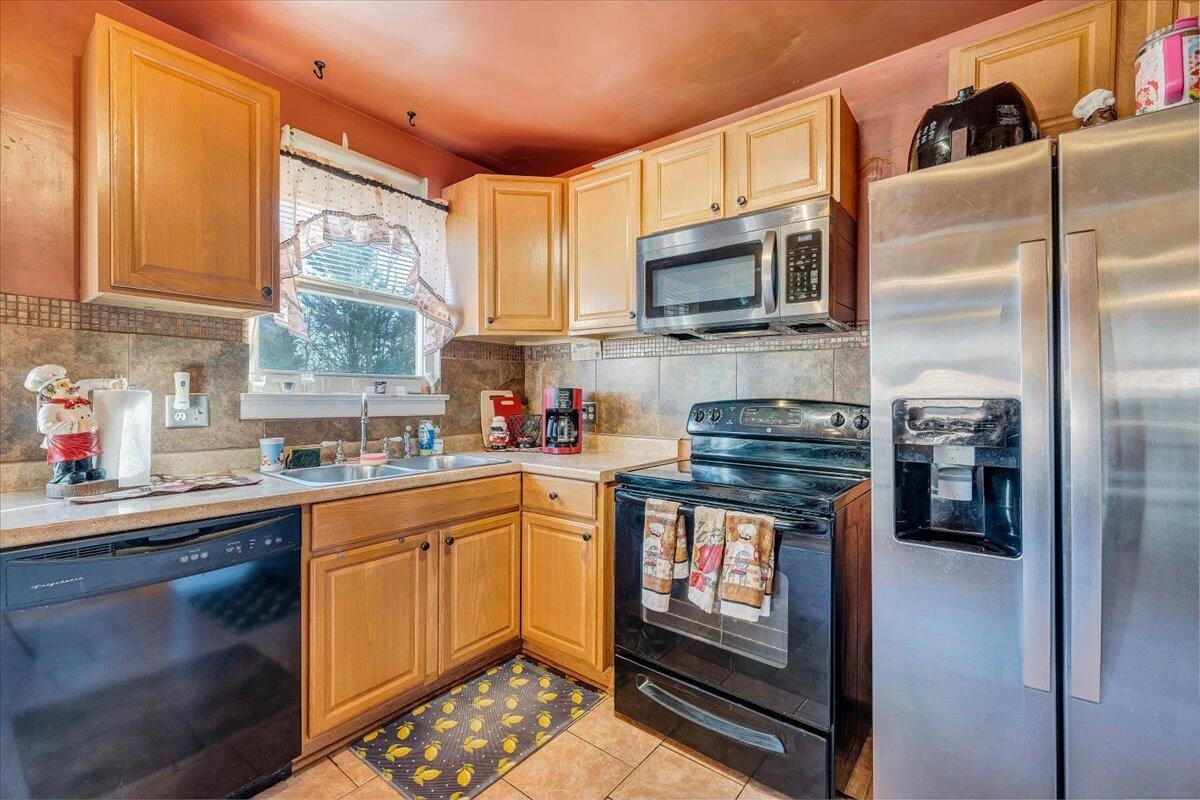 2913 Ravenwood AVE NW - Photo 10
