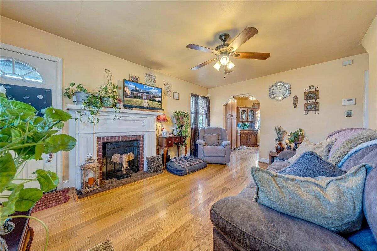2913 Ravenwood AVE NW - Photo 2